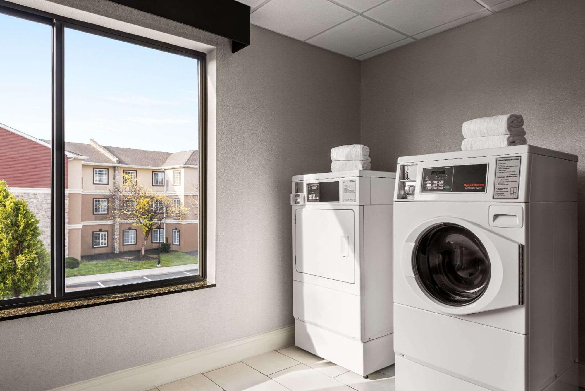 מלון מאונט לאורל La Quinta By Wyndham Mt. Laurel - Philadelphia מראה חיצוני תמונה