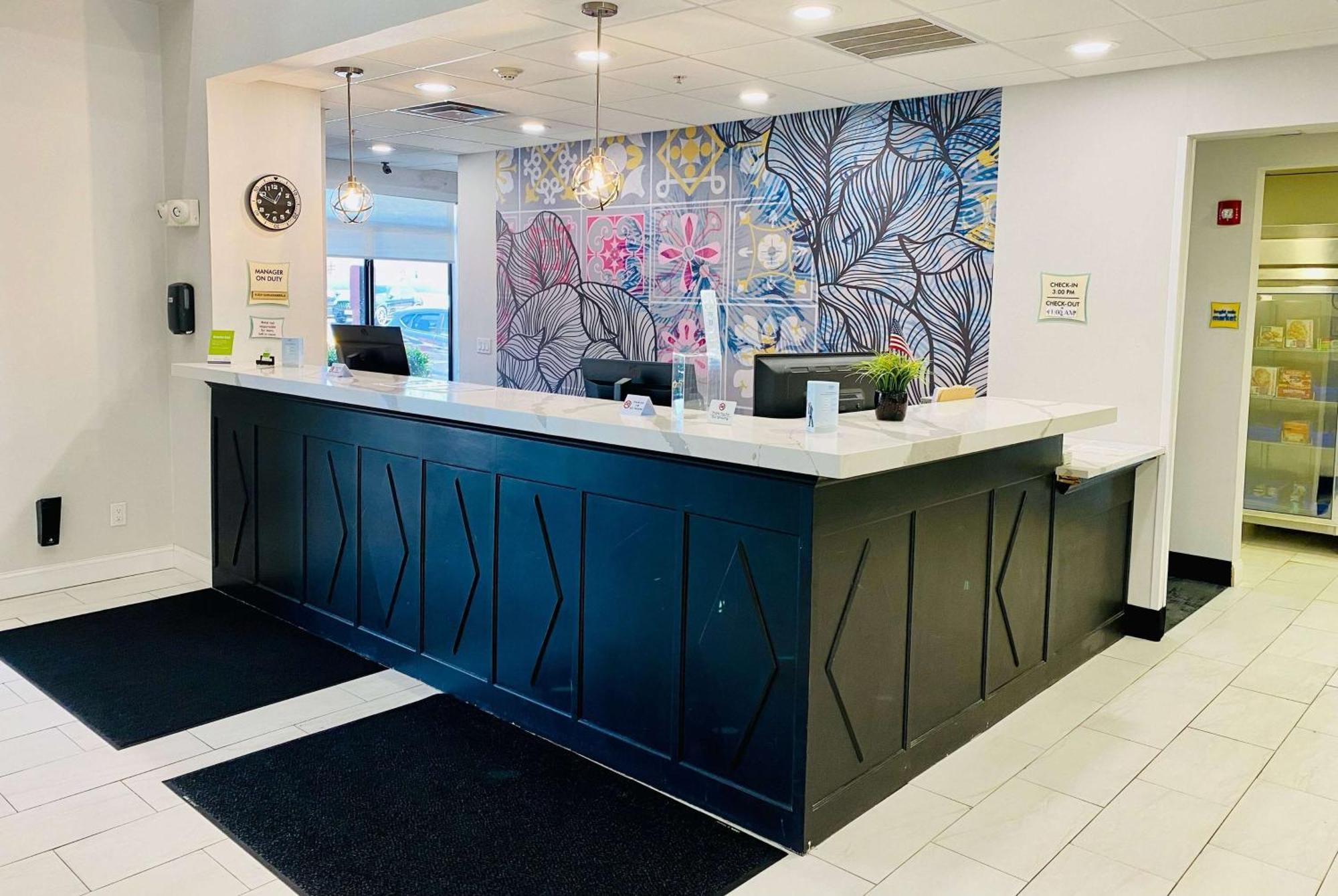 מלון מאונט לאורל La Quinta By Wyndham Mt. Laurel - Philadelphia מראה חיצוני תמונה